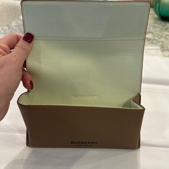 🕶️ Burberry Glasses Case - Authentic Designer Eyewear Protection - Picture 1 of 4